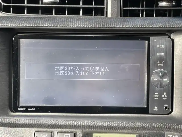 トヨタ アクア G 三重県 2012(平24)年 9.8万km ライムホワイトパールクリスタルシャイン (株)IDOMが運営する【じしゃロン四日市店】の自社ローン専用車両になります。こちらは現金またはオートローンご利用時の価格です。自社ローンご希望の方は別途その旨お申付け下さい/純正SDナビ（CD/DVD/AM/FM/BT）/フルセグTV/エンジンスタートボタン/スマートキー/フルセグTV/純正フロアマット