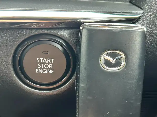 マツダ ＣＸ－３０ XD ブラックトーンエディション 静岡県 2022(令4)年 3.8万km マシーングレープレミアムM 特別仕様車/【特別装備】/・クルージング＆トラフィック・サポート/・電動格納リモコン式カラードドアミラー（オート格納／ヒーテッド機能）：グロスブラック/・２１５／５５Ｒ１８　９５Ｈタイヤ＆１８×７Ｊインチアルミホイール（ブラックメタリック塗装）/・シート（カラー：ブラック）/純正ナビ/ＤＶＤ再【メーカーオプション】/フルセグＴＶ【メーカーオプション】/３６０セーフティＰＫＧ【メーカーオプション】/３６０°ビュー・モニター＋ドライバー・モニタリング/ドライビングポジションサポートＰＫＧ【メーカーオプション】/３６０°ビュー・モニター＋ドライバー・モニタリング運転席１０Ｗａｙパワーシート＆ドライビングポジションメモリー機能（シート位置／アクティブ・ドライビング・ディスプレイ／ドアミラー角度、リバース連動）＋運転席＆助手席シートヒーター＋ステアリングヒーター/i-stop/追従機能付きクルーズコントロール/ブラインドスポット/電動リアゲート/ルーフレール/HUD/ドアバイザー/スマートキー2本/純正フロアマット/純正１８ＡＷ/保証書/取扱説明書