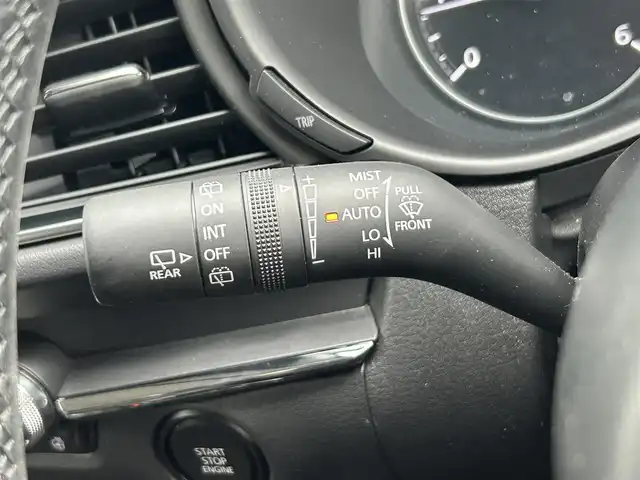 マツダ ＣＸ－３０ XD ブラックトーンエディション 静岡県 2022(令4)年 3.8万km マシーングレープレミアムM 特別仕様車/【特別装備】/・クルージング＆トラフィック・サポート/・電動格納リモコン式カラードドアミラー（オート格納／ヒーテッド機能）：グロスブラック/・２１５／５５Ｒ１８　９５Ｈタイヤ＆１８×７Ｊインチアルミホイール（ブラックメタリック塗装）/・シート（カラー：ブラック）/純正ナビ/ＤＶＤ再【メーカーオプション】/フルセグＴＶ【メーカーオプション】/３６０セーフティＰＫＧ【メーカーオプション】/３６０°ビュー・モニター＋ドライバー・モニタリング/ドライビングポジションサポートＰＫＧ【メーカーオプション】/３６０°ビュー・モニター＋ドライバー・モニタリング運転席１０Ｗａｙパワーシート＆ドライビングポジションメモリー機能（シート位置／アクティブ・ドライビング・ディスプレイ／ドアミラー角度、リバース連動）＋運転席＆助手席シートヒーター＋ステアリングヒーター/i-stop/追従機能付きクルーズコントロール/ブラインドスポット/電動リアゲート/ルーフレール/HUD/ドアバイザー/スマートキー2本/純正フロアマット/純正１８ＡＷ/保証書/取扱説明書