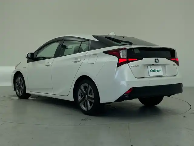 トヨタ プリウス A ツーリングセレクション 愛知県 2019(令1)年 3.9万km ホワイトパールクリスタルシャイン 純正9型ナビ/・Bluetooth/・CD/DVD/・フルセグテレビ/・SD音楽録音/バックカメラ/シートヒーター/スマートキー/衝突軽減ブレーキ/レーンキープアシスト/前後コーナーセンサー/レーダークルーズコントロール/前方ドライブレコーダー/ETC/LEDヘッドライト