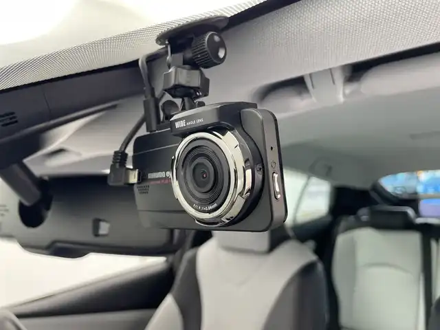 トヨタ プリウス A ツーリングセレクション 愛知県 2019(令1)年 3.9万km ホワイトパールクリスタルシャイン 純正9型ナビ/・Bluetooth/・CD/DVD/・フルセグテレビ/・SD音楽録音/バックカメラ/シートヒーター/スマートキー/衝突軽減ブレーキ/レーンキープアシスト/前後コーナーセンサー/レーダークルーズコントロール/前方ドライブレコーダー/ETC/LEDヘッドライト
