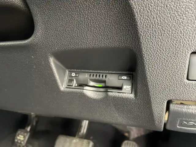 トヨタ プリウス A ツーリングセレクション 愛知県 2019(令1)年 3.9万km ホワイトパールクリスタルシャイン 純正9型ナビ/・Bluetooth/・CD/DVD/・フルセグテレビ/・SD音楽録音/バックカメラ/シートヒーター/スマートキー/衝突軽減ブレーキ/レーンキープアシスト/前後コーナーセンサー/レーダークルーズコントロール/前方ドライブレコーダー/ETC/LEDヘッドライト