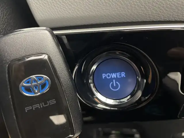トヨタ プリウス A ツーリングセレクション 愛知県 2019(令1)年 3.9万km ホワイトパールクリスタルシャイン 純正9型ナビ/・Bluetooth/・CD/DVD/・フルセグテレビ/・SD音楽録音/バックカメラ/シートヒーター/スマートキー/衝突軽減ブレーキ/レーンキープアシスト/前後コーナーセンサー/レーダークルーズコントロール/前方ドライブレコーダー/ETC/LEDヘッドライト