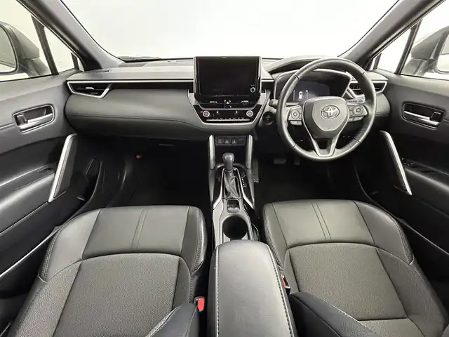 トヨタ カローラ クロス ハイブリッド Z 道央・札幌 2024(令6)年 1.9万km プラチナホワイトパールマイカ ・4WD/・寒冷地仕様/・トヨタセーフティセンス/・衝突被害軽減ブレーキ/・レーンキープアシスト/・レーダークルーズコントロール/・標識認識システム/・純正ディスプレイオーディオ/・ナビ機能/フルセグTV/Bluetooth/・バックカメラ/・ビルトインETC/・シートヒーター/・ステアリングヒーター/・パワーバックドア/・ドアロック連動ミラー/・オートブレーキホールド/・プッシュスタート/・スマートキー/・横滑り防止装置