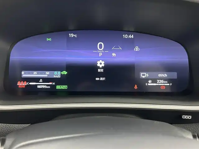 トヨタ カローラ クロス ハイブリッド Z 道央・札幌 2024(令6)年 1.9万km プラチナホワイトパールマイカ ・4WD/・寒冷地仕様/・トヨタセーフティセンス/・衝突被害軽減ブレーキ/・レーンキープアシスト/・レーダークルーズコントロール/・標識認識システム/・純正ディスプレイオーディオ/・ナビ機能/フルセグTV/Bluetooth/・バックカメラ/・ビルトインETC/・シートヒーター/・ステアリングヒーター/・パワーバックドア/・ドアロック連動ミラー/・オートブレーキホールド/・プッシュスタート/・スマートキー/・横滑り防止装置