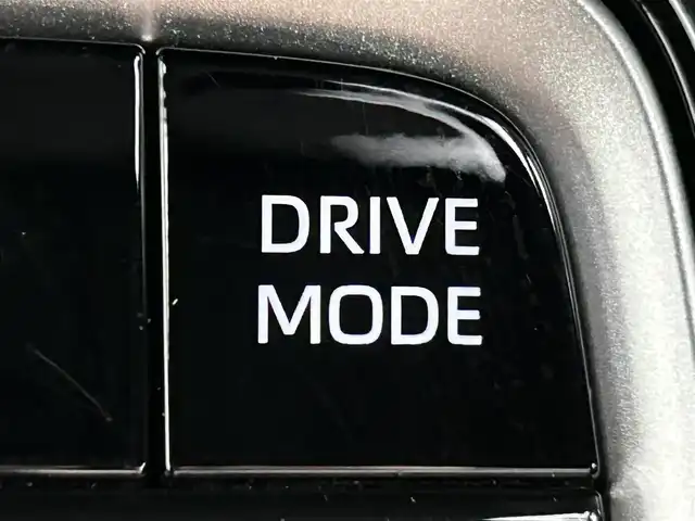 トヨタ カローラ クロス ハイブリッド Z 道央・札幌 2024(令6)年 1.9万km プラチナホワイトパールマイカ ・4WD/・寒冷地仕様/・トヨタセーフティセンス/・衝突被害軽減ブレーキ/・レーンキープアシスト/・レーダークルーズコントロール/・標識認識システム/・純正ディスプレイオーディオ/・ナビ機能/フルセグTV/Bluetooth/・バックカメラ/・ビルトインETC/・シートヒーター/・ステアリングヒーター/・パワーバックドア/・ドアロック連動ミラー/・オートブレーキホールド/・プッシュスタート/・スマートキー/・横滑り防止装置