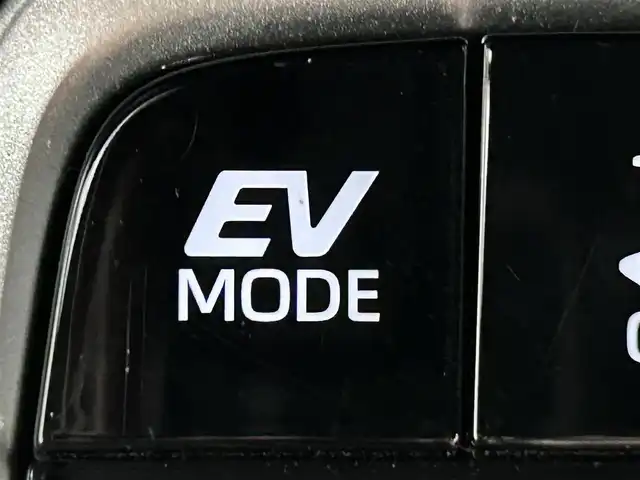 トヨタ カローラ クロス ハイブリッド Z 道央・札幌 2024(令6)年 1.9万km プラチナホワイトパールマイカ ・4WD/・寒冷地仕様/・トヨタセーフティセンス/・衝突被害軽減ブレーキ/・レーンキープアシスト/・レーダークルーズコントロール/・標識認識システム/・純正ディスプレイオーディオ/・ナビ機能/フルセグTV/Bluetooth/・バックカメラ/・ビルトインETC/・シートヒーター/・ステアリングヒーター/・パワーバックドア/・ドアロック連動ミラー/・オートブレーキホールド/・プッシュスタート/・スマートキー/・横滑り防止装置