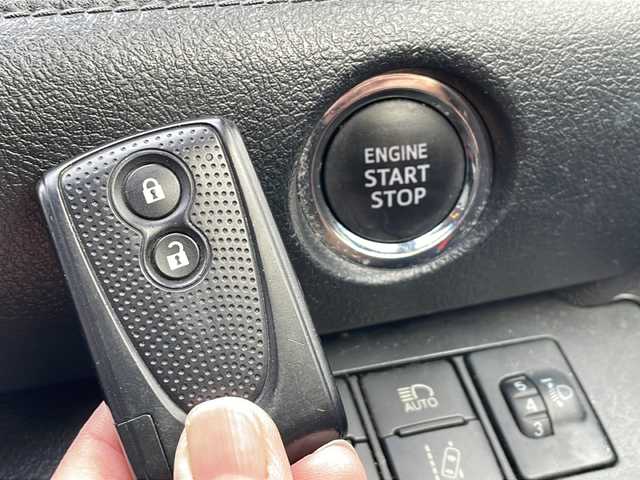 トヨタ シエンタ G 山口県 2018(平30)年 11.9万km ブラックマイカ 社外ナビ/DVD/CD/SD/BT/フルセグTV/バックカメラ/両側パワースライドドア/革巻きステアリング/ステアリングスイッチ/前席シートヒーター/オートハイビーム/ヘッドライトレベライザー/衝突被害軽減ブレーキ/LDA/横滑り防止/アイドリングストップ/スマートキー/ビルトインETC/純正フロアマット/純正ドアバイザー/電動格納ウインカードアミラー