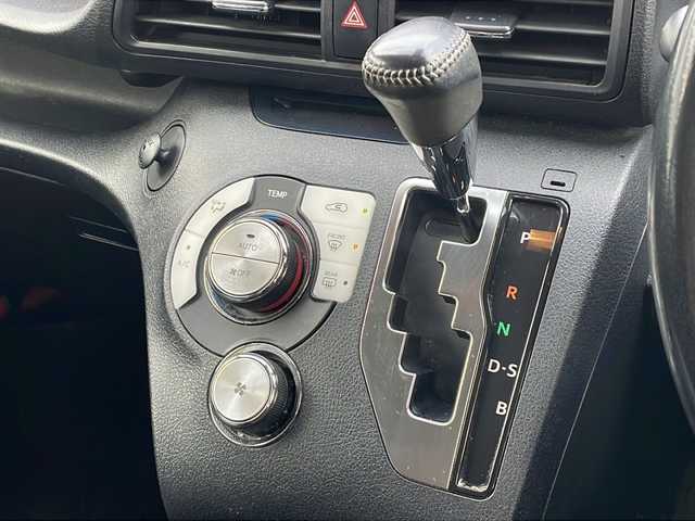 トヨタ シエンタ G 山口県 2018(平30)年 11.9万km ブラックマイカ 社外ナビ/DVD/CD/SD/BT/フルセグTV/バックカメラ/両側パワースライドドア/革巻きステアリング/ステアリングスイッチ/前席シートヒーター/オートハイビーム/ヘッドライトレベライザー/衝突被害軽減ブレーキ/LDA/横滑り防止/アイドリングストップ/スマートキー/ビルトインETC/純正フロアマット/純正ドアバイザー/電動格納ウインカードアミラー