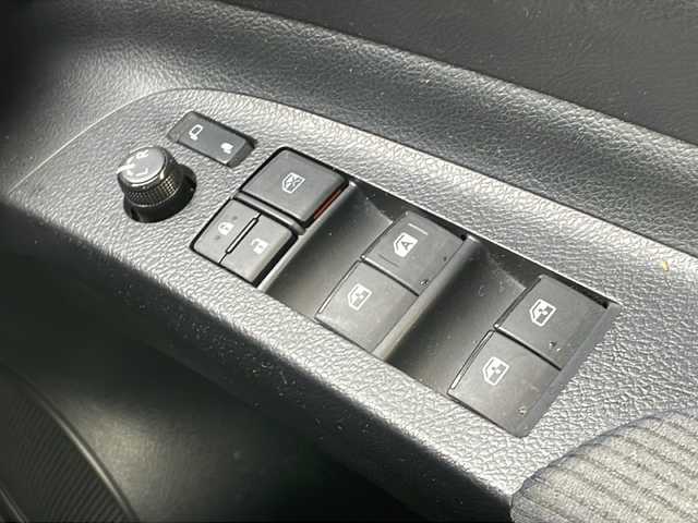 トヨタ シエンタ G 山口県 2018(平30)年 11.9万km ブラックマイカ 社外ナビ/DVD/CD/SD/BT/フルセグTV/バックカメラ/両側パワースライドドア/革巻きステアリング/ステアリングスイッチ/前席シートヒーター/オートハイビーム/ヘッドライトレベライザー/衝突被害軽減ブレーキ/LDA/横滑り防止/アイドリングストップ/スマートキー/ビルトインETC/純正フロアマット/純正ドアバイザー/電動格納ウインカードアミラー