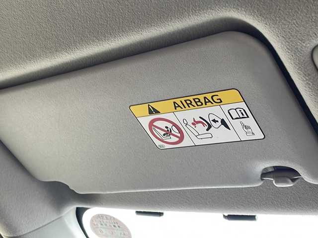 トヨタ シエンタ G 山口県 2018(平30)年 11.9万km ブラックマイカ 社外ナビ/DVD/CD/SD/BT/フルセグTV/バックカメラ/両側パワースライドドア/革巻きステアリング/ステアリングスイッチ/前席シートヒーター/オートハイビーム/ヘッドライトレベライザー/衝突被害軽減ブレーキ/LDA/横滑り防止/アイドリングストップ/スマートキー/ビルトインETC/純正フロアマット/純正ドアバイザー/電動格納ウインカードアミラー