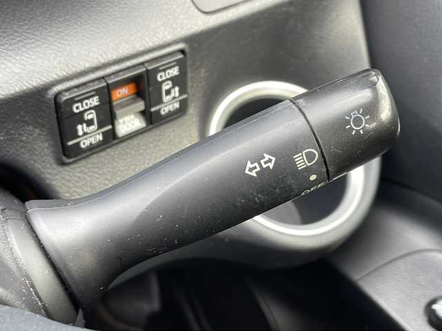 トヨタ シエンタ G 山口県 2018(平30)年 11.9万km ブラックマイカ 社外ナビ/DVD/CD/SD/BT/フルセグTV/バックカメラ/両側パワースライドドア/革巻きステアリング/ステアリングスイッチ/前席シートヒーター/オートハイビーム/ヘッドライトレベライザー/衝突被害軽減ブレーキ/LDA/横滑り防止/アイドリングストップ/スマートキー/ビルトインETC/純正フロアマット/純正ドアバイザー/電動格納ウインカードアミラー