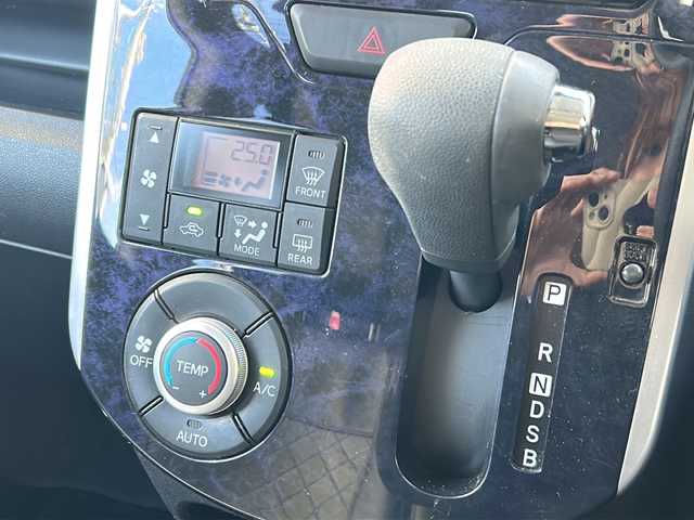 ダイハツ タント カスタム X トップED SA Ⅲ 広島県 2018(平30)年 6万km ブラックマイカメタリック 純正７型SDナビ/CD/DVD/SD/BT/フルセグTV/バックカメラ/スマートアシストIII/・衝突回避支援ブレーキ機能/・誤発進抑制機能(前方＋後方)/・車線逸脱警報機能/・ふらつき警報/・先行車発進お知らせ機能/・オートハイビーム/片側パワースライドドア/シートヒーター/LEDヘッドライト/オートライト/ETC/スマートキー/プッシュスタート/ステアリングスイッチ/サンシェード/純正フロアマット/純正アルミホイール/シートカバー