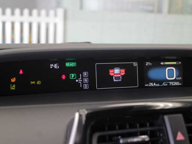 トヨタ プリウス A 千葉県 2016(平28)年 7.5万km ホワイトパールクリスタルシャイン 純正ナビ/AM/FM/CD/DVD/Bluetooth/フルセグTV/バックカメラ/トヨタセーフティーセンス/プリクラッシュセーフティー(PCS)/ヘッドアップディスプレイ(HUD)/レーダークルーズ コントロール(LCC)/シンプルインテリジェントパーキングアシスト(S-IPA)/レーンディパーチャーアラート(LDA)/横滑り防止装置(VSC)/車両接近通報装置/革調シートカバー/ビルトインETC/取扱説明書/保証書/スマートキー×2