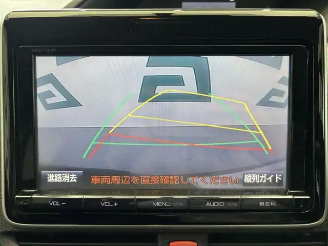 トヨタ ヴォクシー V 鹿児島県 2014(平26)年 7.9万km ブラッキッシュアゲハガラスフレーク 純正9インチSDナビ（NSZT-Y64T）/純正フリップダウンモニター（TVキャンセラー付き）/バックカメラ/フルセグTV/両側パワースライドドア/ビルトインETC/トヨタセーフティセンスC/クルーズコントロール/レーンキープアシスト/革巻きステアリング/オートライト/LEDヘッドライト/フロントフォグ/アイドリングストップ/純正フロアマット/純正アルミホイール/禁煙車
