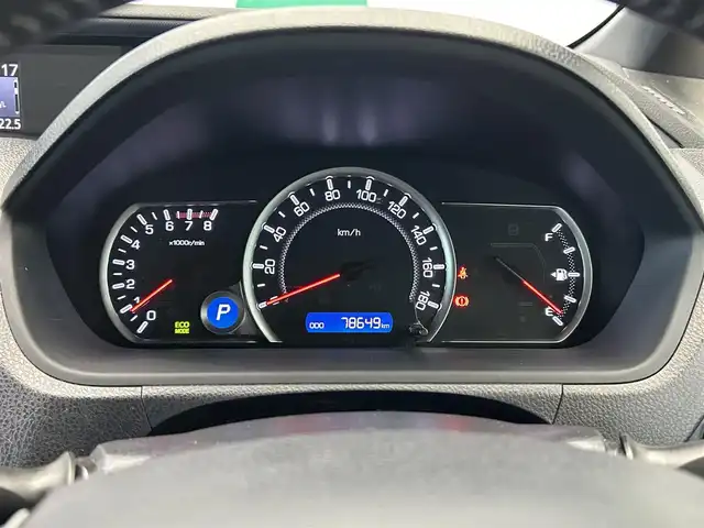 トヨタ ヴォクシー V 鹿児島県 2014(平26)年 7.9万km ブラッキッシュアゲハガラスフレーク 純正9インチSDナビ（NSZT-Y64T）/純正フリップダウンモニター（TVキャンセラー付き）/バックカメラ/フルセグTV/両側パワースライドドア/ビルトインETC/トヨタセーフティセンスC/クルーズコントロール/レーンキープアシスト/革巻きステアリング/オートライト/LEDヘッドライト/フロントフォグ/アイドリングストップ/純正フロアマット/純正アルミホイール/禁煙車