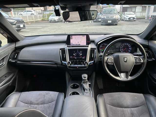 トヨタ クラウン ハイブリッド RS アドバンス 熊本県 2018(平30)年 7万km プレシャスブラックパール サンルーフ/衝突軽減ブレーキ/レーンキープアシスト/プッシュスタート/純正ナビ/（CD・DVD・フルセグTV・BTオーディオ・SD）/全方位カメラ/ビルトインETC/ドライブレコーダー/純正18インチAW/レーダークルーズ/パドルシフト/ハーフレザーシート/前席パワーシート・右前席シートメモリー/前席シートヒーター/LEDヘッドライト/オートライト/フォグライト/前後コーナーセンサー/横滑り防止装置/ウィンカーミラー/純正フロアマット/純正ドアバイザー/新車保証書/取扱説明書/スマートスペアキー×1本