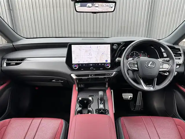 レクサス ＲＸ 350 Fスポーツ 福島県 2024(令6)年 1.6万km ホワイトノーヴァガラスフレーク ・ワンオーナー/・OP パノラマルーフ（ルーフレール同時装着）/・OP オレンジキャリパー（LEXUSロゴ）/・OP Lexus Teammate PKSB/・OP デジタルインナーミラー/・OP 輻射ヒーター/（後席4:2:4分割可倒式シート/電動リクライニング/電動格納/後席シートヒーター/ベンチレーション）/・TRDフロントスポイラー/・TRDサイドスカート/・TRDスポーツマフラー&リヤディフューザー/・14インチタッチディスプレイオーディオ/・地デジ/BT/USB/HDMI/Miracast/・パノラミックビュ－モニター（床下透過表示）/・カラーヘッドアップディスプレイ/・赤革/ウルトラスエードシート/・シートヒーター/シートベンチレーション/・パワーバックドア/・3眼フルLEDヘッドライト/・純正21インチAW/・パドルシフト/・ビルトインETC2.0/・スペアキー/カードキーあり/【セーフティ】//Lexus Teammate Advanced Drive//PCS/LDA/LTA/LCA/AHS/RSA/TMN//FCTA/PDA/レーダークルーズコントロール//BSM/SEA/RCTA/ドライバーモニター//クリアランスソナー/RCD/発進遅れ告知機能