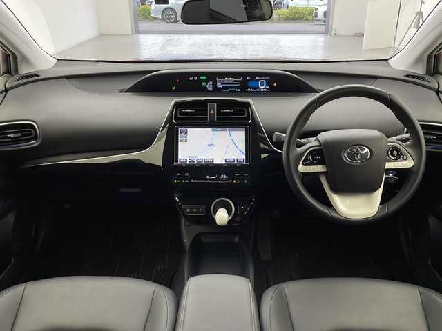 トヨタ プリウス S ツーリングセレクション 宮城県 2018(平30)年 3.6万km エモーショナルレッド 4WD/純正ナビ/(AM/FM/SD/CD)/フルセグTV/Bluetooth/バックカメラ/ETC/前方ドライブレコーダー/レーダークルーズコントロール/レザーシート/シートヒーター/プッシュスタート/スマートキー/オートライト/オートマチックハイビーム/LEDヘッドライト/フォグランプ/ドアバイザー/純正フロアマット/純正17インチアルミホイール