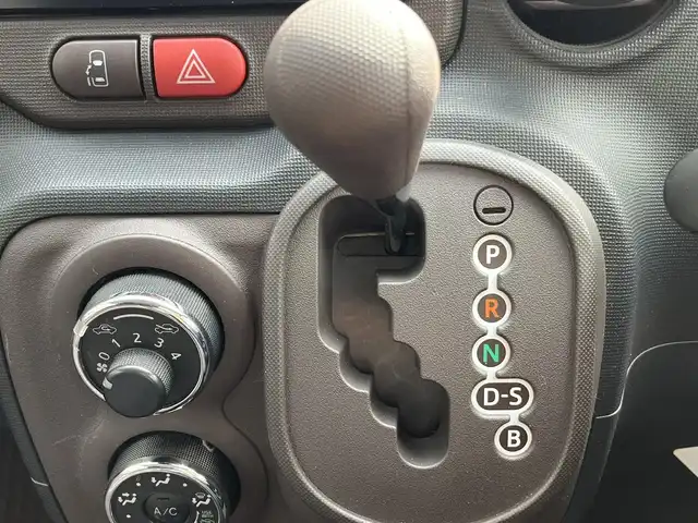 トヨタ スペイド F 栃木県 2013(平25)年 4万km パール (株)IDOMが運営する【じしゃロン宇都宮店】の自社ローン専用車両になります。こちらは現金またはオートローンご利用時の価格です。自社ローンご希望の方は別途その旨お申付け下さい/純正SDナビ/・BT/・CD/DVD/・フルセグTV/横滑り防止/バックカメラ/片側パワースライドドア/前後コーナーセンサー/Wエアバック/オートライト/モデリスタエアロパーツ/HIDヘッド