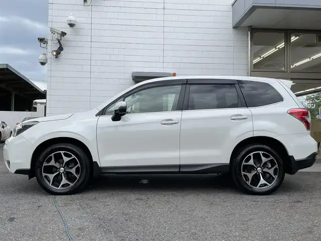 スバル フォレスター S－リミテッド 滋賀県 2015(平27)年 10万km クリスタルホワイトP (株)IDOMが運営する【じしゃロン草津店】の自社ローン専用車両になりますこちらは現金またはオートローンご利用時の価格です。自社ローンご希望の方は別途その旨お申付け下さい