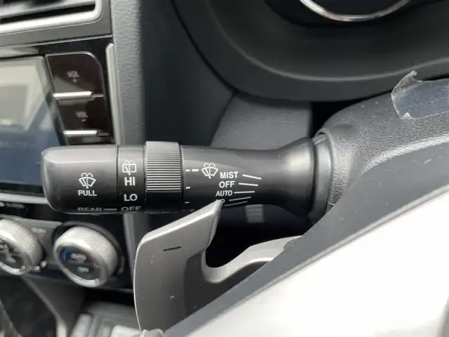 スバル フォレスター S－リミテッド 滋賀県 2015(平27)年 10万km クリスタルホワイトP (株)IDOMが運営する【じしゃロン草津店】の自社ローン専用車両になりますこちらは現金またはオートローンご利用時の価格です。自社ローンご希望の方は別途その旨お申付け下さい