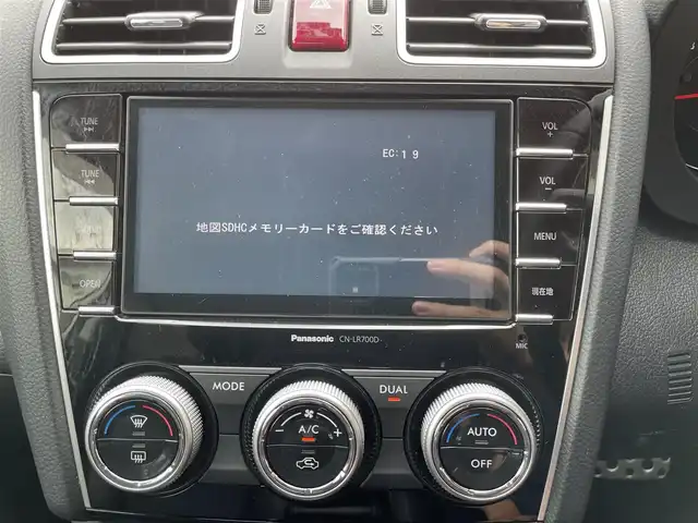 スバル フォレスター S－リミテッド 滋賀県 2015(平27)年 10万km クリスタルホワイトP (株)IDOMが運営する【じしゃロン草津店】の自社ローン専用車両になりますこちらは現金またはオートローンご利用時の価格です。自社ローンご希望の方は別途その旨お申付け下さい