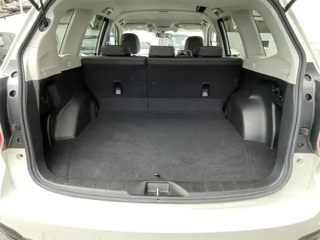 スバル フォレスター S－リミテッド 滋賀県 2015(平27)年 10万km クリスタルホワイトP (株)IDOMが運営する【じしゃロン草津店】の自社ローン専用車両になりますこちらは現金またはオートローンご利用時の価格です。自社ローンご希望の方は別途その旨お申付け下さい