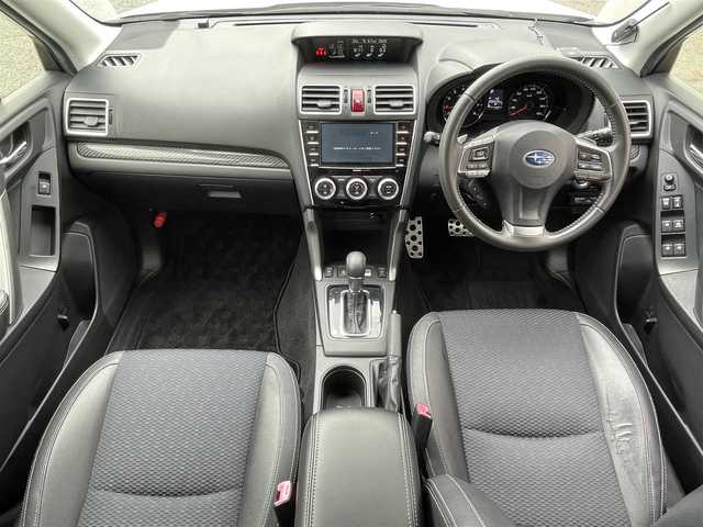 スバル フォレスター S－リミテッド 道央・札幌 2015(平27)年 10万km クリスタルホワイトP (株)IDOMが運営する【じしゃロン札幌店】の自社ローン専用車両になりますこちらは現金またはオートローンご利用時の価格です。自社ローンご希望の方は別途その旨お申付け下さい