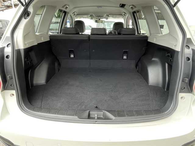 スバル フォレスター S－リミテッド 道央・札幌 2015(平27)年 10万km クリスタルホワイトP (株)IDOMが運営する【じしゃロン札幌店】の自社ローン専用車両になりますこちらは現金またはオートローンご利用時の価格です。自社ローンご希望の方は別途その旨お申付け下さい