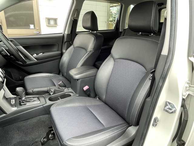 スバル フォレスター S－リミテッド 道央・札幌 2015(平27)年 10万km クリスタルホワイトP (株)IDOMが運営する【じしゃロン札幌店】の自社ローン専用車両になりますこちらは現金またはオートローンご利用時の価格です。自社ローンご希望の方は別途その旨お申付け下さい