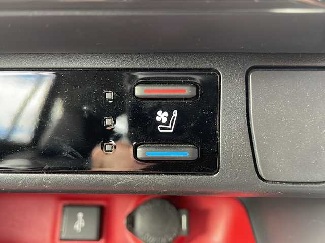 トヨタ ＲＡＶ４ アドベンチャー オフロードPKG 熊本県 2022(令4)年 2.4万km アティチュードブラックマイカ 純正ナビ（Bluetooth・バックカメラ・USB入力端子)/ JAOSバンパープロテクター/レーダークルーズコントロール/エアシート/クリアランスソナー・コーナーセンサー/４WD/ステアリングヒーター/走行モードセレクト/純正フロアマット/パワーシート（運転席）/ダウンヒルアシストコントロール/18インチ純正アルミホイール/ルーフレール/ABS/横滑り防止装置/レーンキープアシスト/スペアキー/保証書/取扱説明書