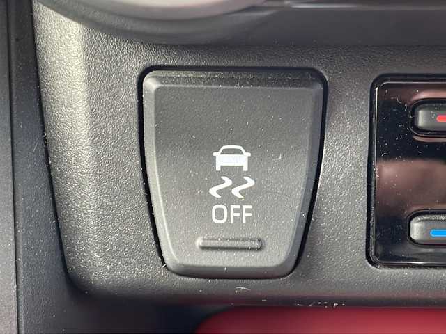 トヨタ ＲＡＶ４ アドベンチャー オフロードPKG 熊本県 2022(令4)年 2.4万km アティチュードブラックマイカ 純正ナビ（Bluetooth・バックカメラ・USB入力端子)/ JAOSバンパープロテクター/レーダークルーズコントロール/エアシート/クリアランスソナー・コーナーセンサー/４WD/ステアリングヒーター/走行モードセレクト/純正フロアマット/パワーシート（運転席）/ダウンヒルアシストコントロール/18インチ純正アルミホイール/ルーフレール/ABS/横滑り防止装置/レーンキープアシスト/スペアキー/保証書/取扱説明書