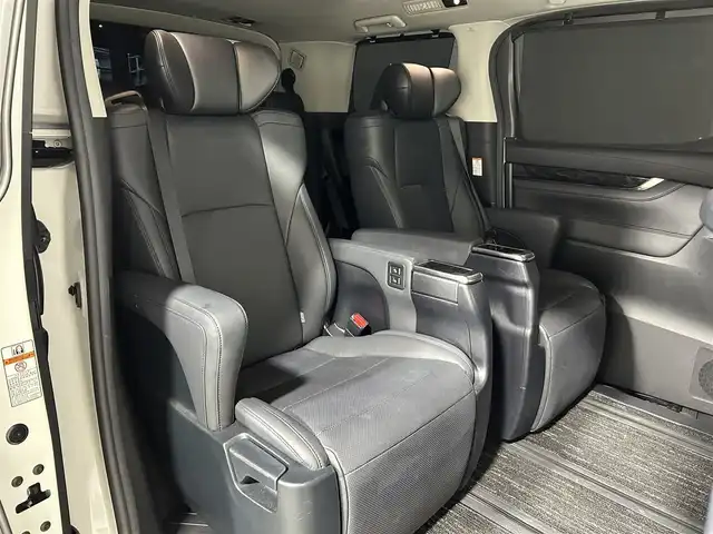 トヨタ アルファード S Cパッケージ 大阪府 2020(令2)年 4.1万km ホワイトパールクリスタルシャイン モデリスタエアロ　黒革シート　純正フリップダウンモニター　純正ディスプレイオーディオ バックカメラ　Bluetooth　フルセグTV DVDデッキ パワーシート　シートヒーター　エアーシート　電動リアゲート　両側パワースライドドア　トヨタセーフティーセンス　レーダークルーズコントロール　前後ドライブレコーダー　オートライト　LEDヘッドライト　スマートキー
