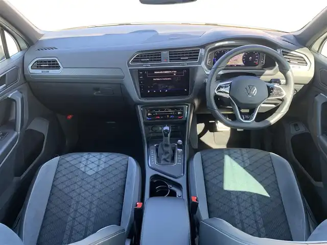 フォルクスワーゲン ＶＷ ティグアン TSI Rライン 大分県 2022(令4)年 4.4万km オリックスホワイトパールエフェクト ・純正ナビ/・ステアリングスイッチ/・純正ナビ連動ETC2.0/・全方位カメラ/・全席シートヒーター/・アダプティブクルーズコントロール/・レーンキープアシスト/・レーンチェンジアシスト