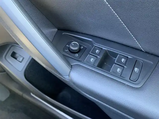 フォルクスワーゲン ＶＷ ティグアン TSI Rライン 大分県 2022(令4)年 4.4万km オリックスホワイトパールエフェクト ・純正ナビ/・ステアリングスイッチ/・純正ナビ連動ETC2.0/・全方位カメラ/・全席シートヒーター/・アダプティブクルーズコントロール/・レーンキープアシスト/・レーンチェンジアシスト