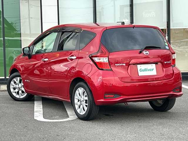 日産 ノート e－パワー X Vセレクション 岐阜県 2020(令2)年 3.5万km ガーネットレッド 登録時走行距離34696km/全方位モニター/デジタルインナーミラー/純正ナビ/ワンセグＴＶ/純正アルミホイール/レーンキープアシスト/コーナーセンサー/ＬＥＤヘッドライト/オートライト/衝突被害軽減システム/プッシュスタート/スマートキー/ETC/Bluetooth接続/CDチェンジャー/社外フロアマット/ドアバイザー/アイドリングストップ