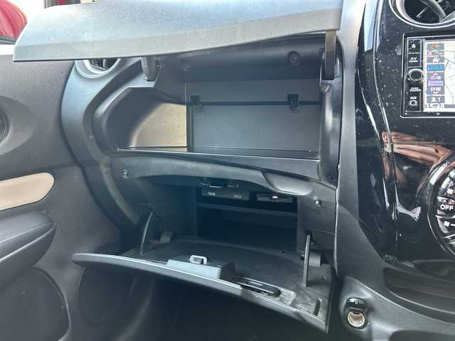 日産 ノート e－パワー X Vセレクション 岐阜県 2020(令2)年 3.5万km ガーネットレッド 登録時走行距離34696km/全方位モニター/デジタルインナーミラー/純正ナビ/ワンセグＴＶ/純正アルミホイール/レーンキープアシスト/コーナーセンサー/ＬＥＤヘッドライト/オートライト/衝突被害軽減システム/プッシュスタート/スマートキー/ETC/Bluetooth接続/CDチェンジャー/社外フロアマット/ドアバイザー/アイドリングストップ