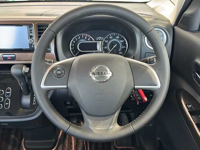 日産 デイズ ルークス ハイウェイスターX Gパッケージ 富山県 2018(平30)年 5.5万km チタニウムグレーメタリック 禁煙車　/純正ＨＤＤナビ　/両側パワースライドドア　/エマージェンシーブレーキ　/全方位カメラ　/後席モニター　/バックカメラ　/ＬＥＤヘッドライト　/スマートキー　/ドライブレコーダー　/純正アルミホイール　/純正オーディオ/ウィンカーミラー/電動格納ミラー/アイドリングストップ/プッシュスタート