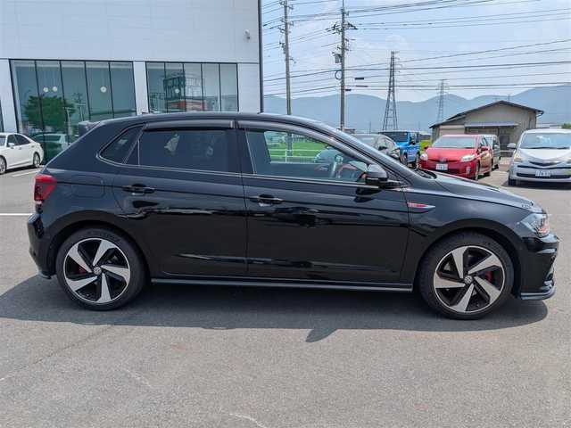 フォルクスワーゲン ポロＧＴＩ 福井県 2019(平31)年 4.8万km ディープブラックパールエフェクト 純正17インチAW/ETC2.0/デジタルインナーミラー/ワイヤレス充電/パドルシフト/前後コーナーセンサー/前後ドライブレコーダー/アダプティブクルーズコントロール/パーキングアシスト/LEDヘッドライト/R・Fフォグ/バックカメラ/純正ナビ（CD/DVD/BT/USB）/衝突被害軽減システム/横滑り防止装置/盗難防止装置/ダブル＋サイドエアバッグ/カーテンエアバッグ/アイドリングストップ/スマートキー