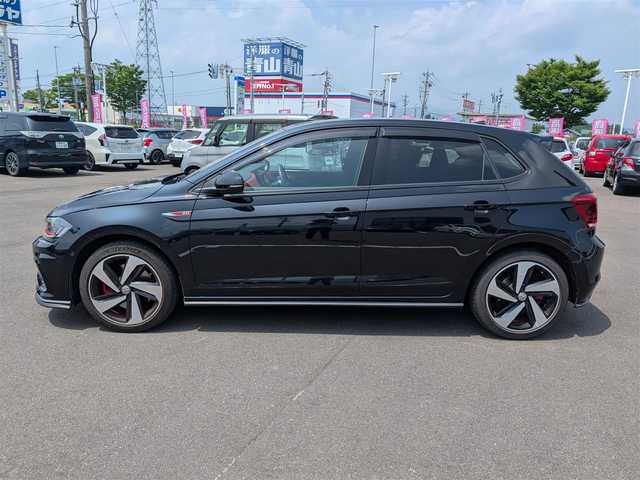 フォルクスワーゲン ポロＧＴＩ 福井県 2019(平31)年 4.8万km ディープブラックパールエフェクト 純正17インチAW/ETC2.0/デジタルインナーミラー/ワイヤレス充電/パドルシフト/前後コーナーセンサー/前後ドライブレコーダー/アダプティブクルーズコントロール/パーキングアシスト/LEDヘッドライト/R・Fフォグ/バックカメラ/純正ナビ（CD/DVD/BT/USB）/衝突被害軽減システム/横滑り防止装置/盗難防止装置/ダブル＋サイドエアバッグ/カーテンエアバッグ/アイドリングストップ/スマートキー