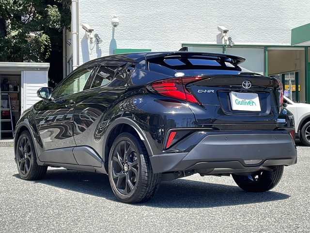 トヨタ Ｃ－ＨＲ G－T 大阪府 2022(令4)年 2.3万km ブラックマイカ ワンオーナー/ディスプレイオーディオ/・AM/FM/Bluetooth/ETC/クルーズコントロール/衝突軽減ブレーキ/レーンキープアシスト/ブラインドスポットモニター/横滑り防止装置/電動パーキングブレーキ/コーナーセンサー/シートヒーター（D席+N席）/LEDヘッドライト/オートマチックハイビーム/オートライト/オートエアコン/プッシュスタートボタン/スマートキー×2/ステアリングリモコン/純正18インチアルミホイール/12V充電器/USBジャック/純正フロアマット/ドアバイザー/保証書/取扱説明書