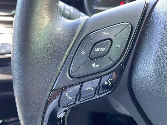 トヨタ Ｃ－ＨＲ G－T 大阪府 2022(令4)年 2.3万km ブラックマイカ ワンオーナー/ディスプレイオーディオ/・AM/FM/Bluetooth/ETC/クルーズコントロール/衝突軽減ブレーキ/レーンキープアシスト/ブラインドスポットモニター/横滑り防止装置/電動パーキングブレーキ/コーナーセンサー/シートヒーター（D席+N席）/LEDヘッドライト/オートマチックハイビーム/オートライト/オートエアコン/プッシュスタートボタン/スマートキー×2/ステアリングリモコン/純正18インチアルミホイール/12V充電器/USBジャック/純正フロアマット/ドアバイザー/保証書/取扱説明書