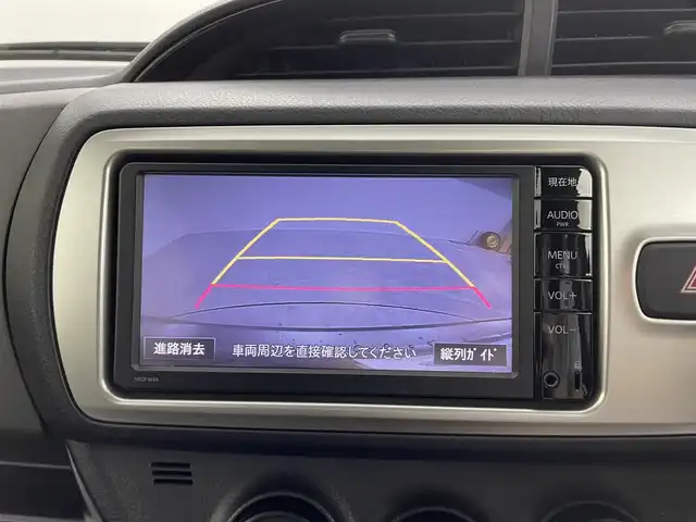 トヨタ ヴィッツ F 埼玉県 2015(平27)年 2.5万km グレーメタリック 純正ナビ　Ｂｌｕｅｔｏｏｔｈ　ＡＵＸ　バックカメラ　ＴＶ　CD　アイドリングストップ　純正フロアマット　スペアキー