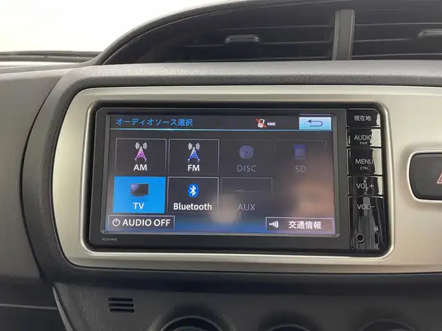 トヨタ ヴィッツ F 埼玉県 2015(平27)年 2.5万km グレーメタリック 純正ナビ　Ｂｌｕｅｔｏｏｔｈ　ＡＵＸ　バックカメラ　ＴＶ　CD　アイドリングストップ　純正フロアマット　スペアキー