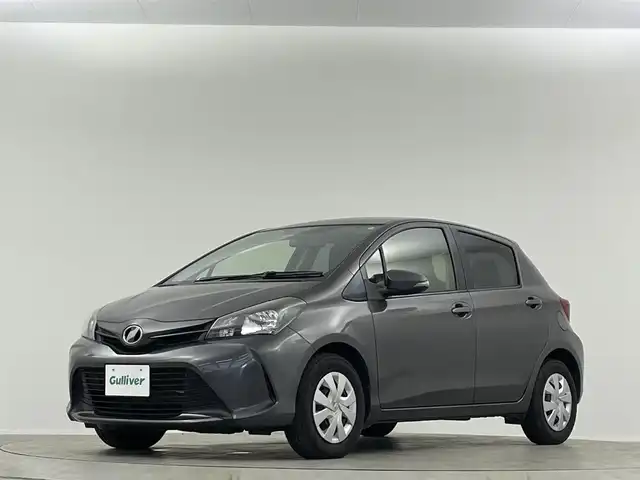 トヨタ ヴィッツ F 埼玉県 2015(平27)年 2.5万km グレーメタリック 純正ナビ　Ｂｌｕｅｔｏｏｔｈ　ＡＵＸ　バックカメラ　ＴＶ　CD　アイドリングストップ　純正フロアマット　スペアキー