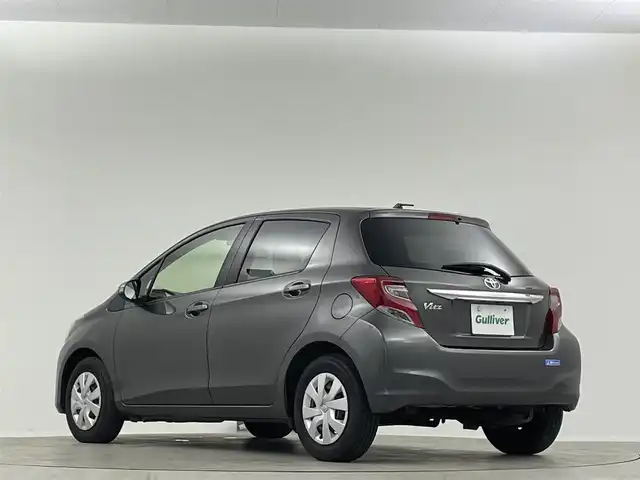 トヨタ ヴィッツ F 埼玉県 2015(平27)年 2.5万km グレーメタリック 純正ナビ　Ｂｌｕｅｔｏｏｔｈ　ＡＵＸ　バックカメラ　ＴＶ　CD　アイドリングストップ　純正フロアマット　スペアキー