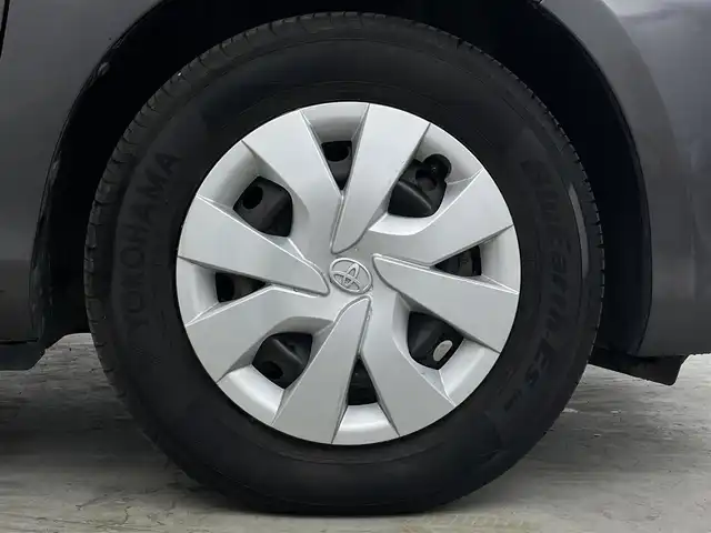 トヨタ ヴィッツ F 埼玉県 2015(平27)年 2.5万km グレーメタリック 純正ナビ　Ｂｌｕｅｔｏｏｔｈ　ＡＵＸ　バックカメラ　ＴＶ　CD　アイドリングストップ　純正フロアマット　スペアキー