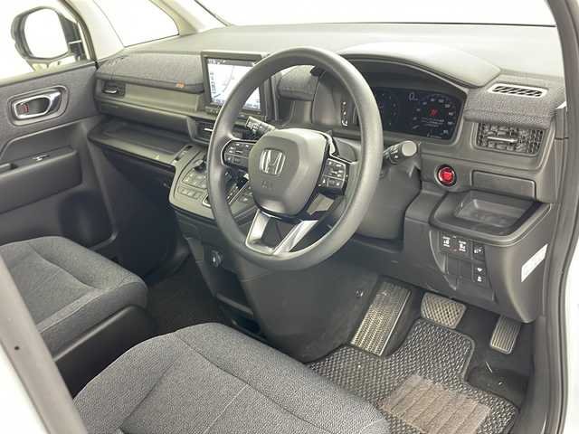 ホンダ ステップワゴン エアー 道央・札幌 2023(令5)年 3.3万km プラチナホワイトパール ・4WD/・Gathersナビ/CD&DVD&BT/・両側パワースライドドア/・バックカメラ/・ホンダセンシング/・レーダークルーズコントロール/・コーナーセンサー/・横滑り防止装置/・社外ドライブレコーダー/・ETC/・純正フロアマット/・プッシュスタート/・LEDヘッドライト/・フォグランプ/・オートライト/・スマートキー