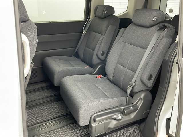 ホンダ ステップワゴン エアー 道央・札幌 2023(令5)年 3.3万km プラチナホワイトパール ・4WD/・Gathersナビ/CD&DVD&BT/・両側パワースライドドア/・バックカメラ/・ホンダセンシング/・レーダークルーズコントロール/・コーナーセンサー/・横滑り防止装置/・社外ドライブレコーダー/・ETC/・純正フロアマット/・プッシュスタート/・LEDヘッドライト/・フォグランプ/・オートライト/・スマートキー